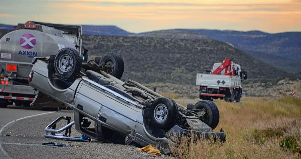 Espectacular vuelco de camioneta sobre la ruta 26