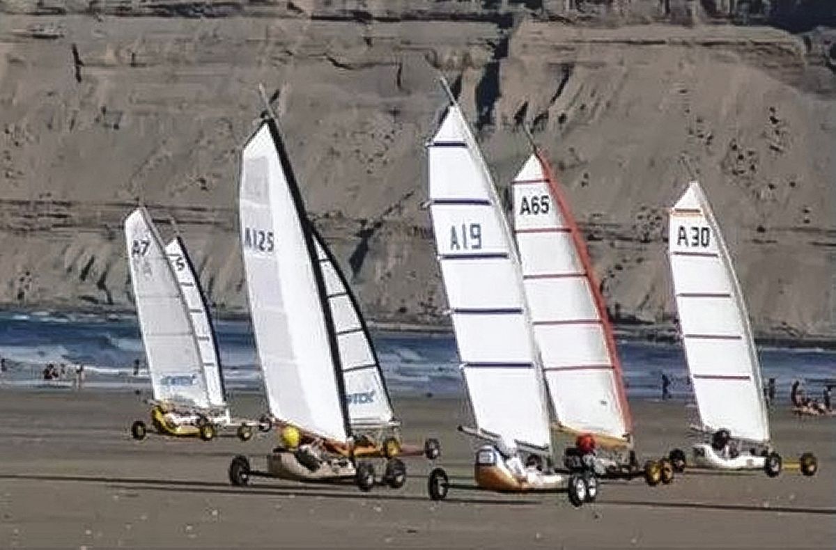 Larga el Austral de carrovelismo en Rada Tilly