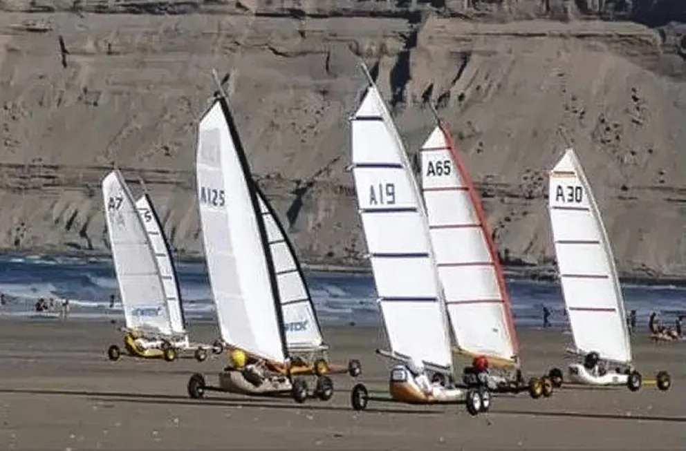 Larga el Austral de carrovelismo en Rada Tilly