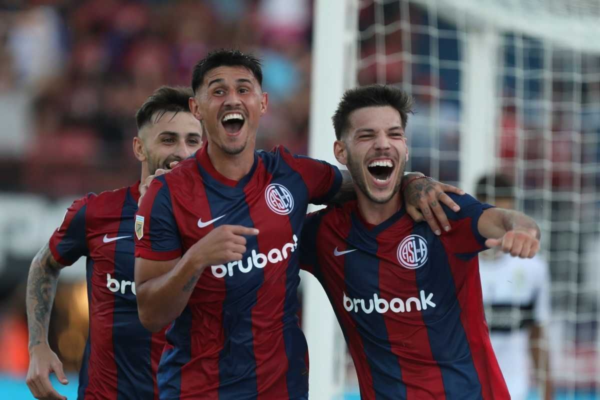 San Lorenzo goleó a Gimnasia y es el líder del torneo