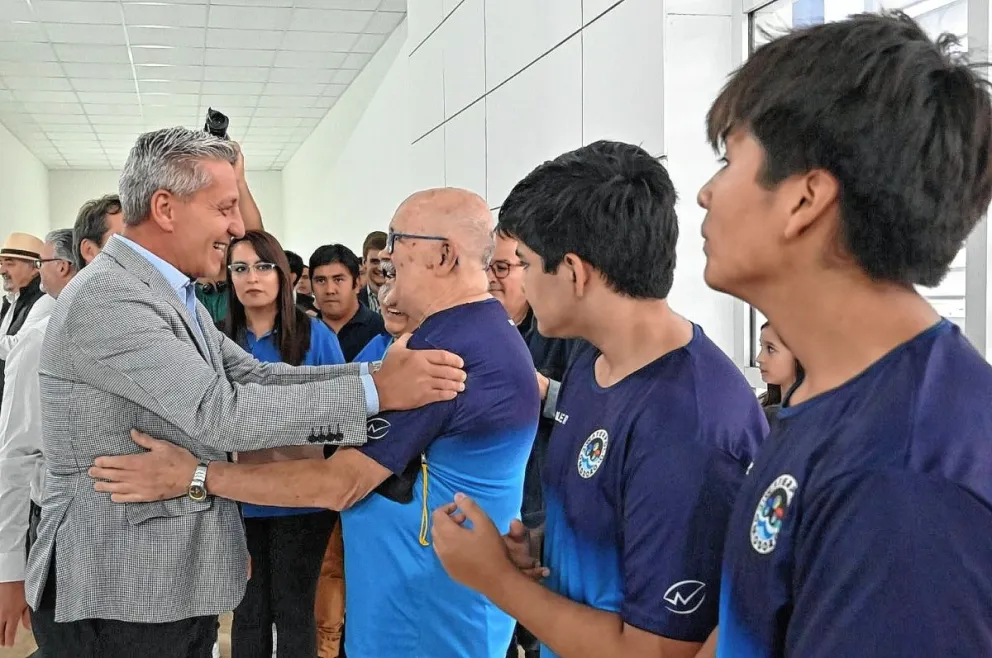 El gobernador participó en Comodoro de la inauguración del Centro del Encuentro en Km. 8