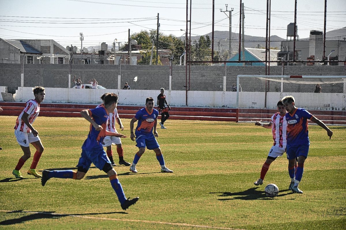 Goleada de la CAI para liderar