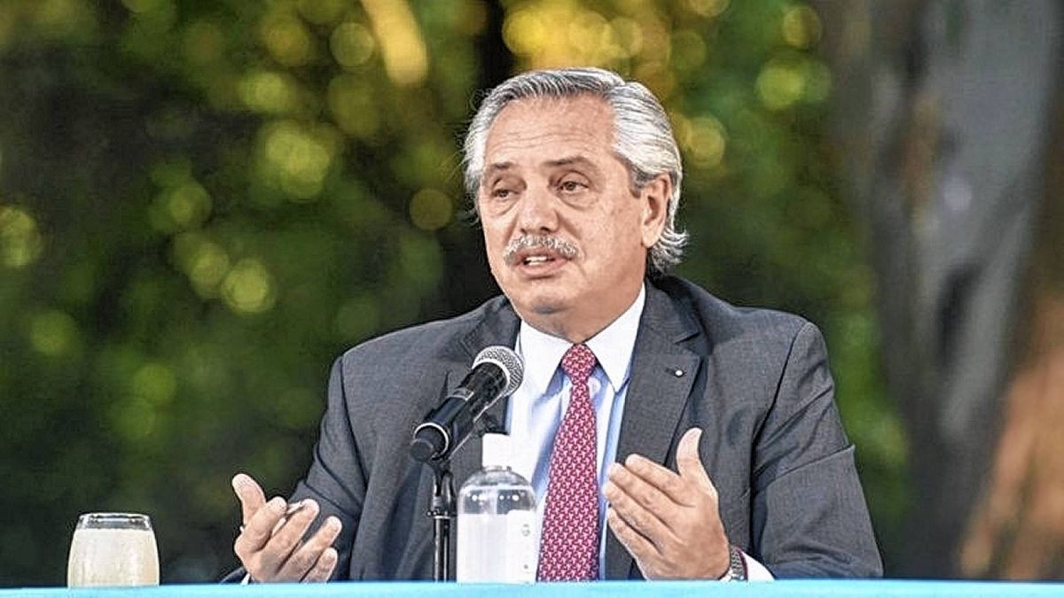 Alberto Fernández fue diagnosticado con una "hernia de disco lumbar" tras atenderse en el Otamendi