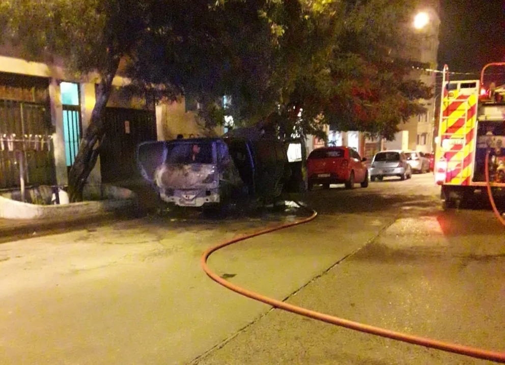 Se incendió un vehículo en calle Dorrego