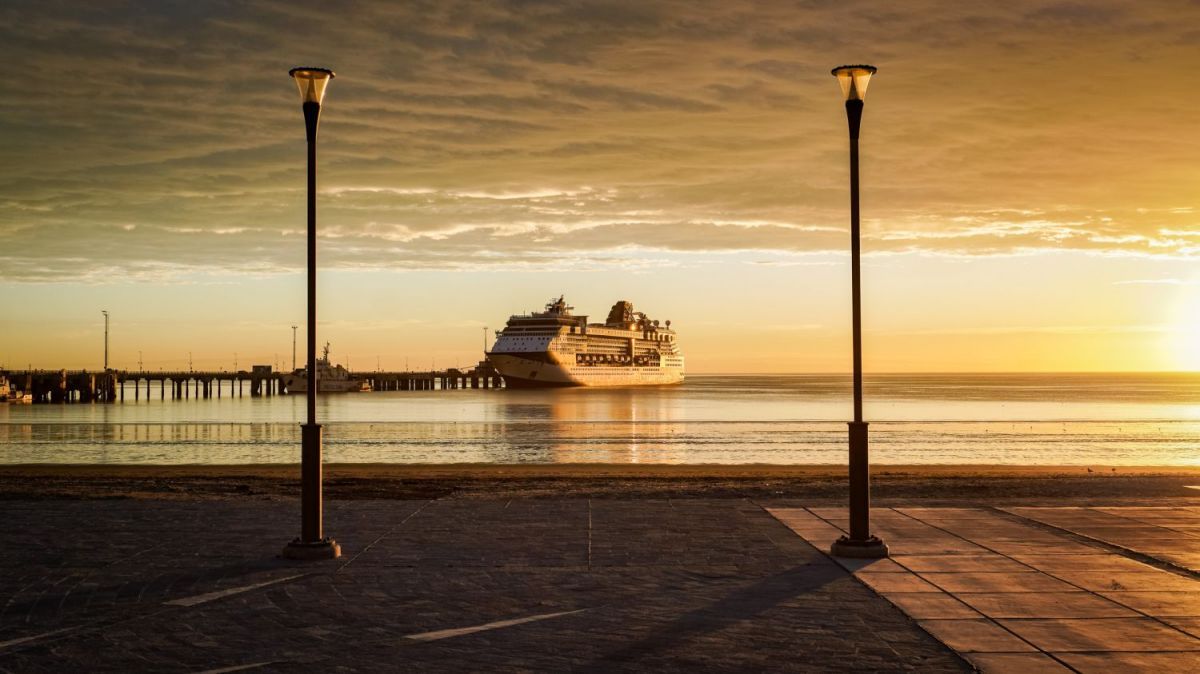 Temporada de Cruceros: El Celebrity Infinity llegó a Puerto Madryn 