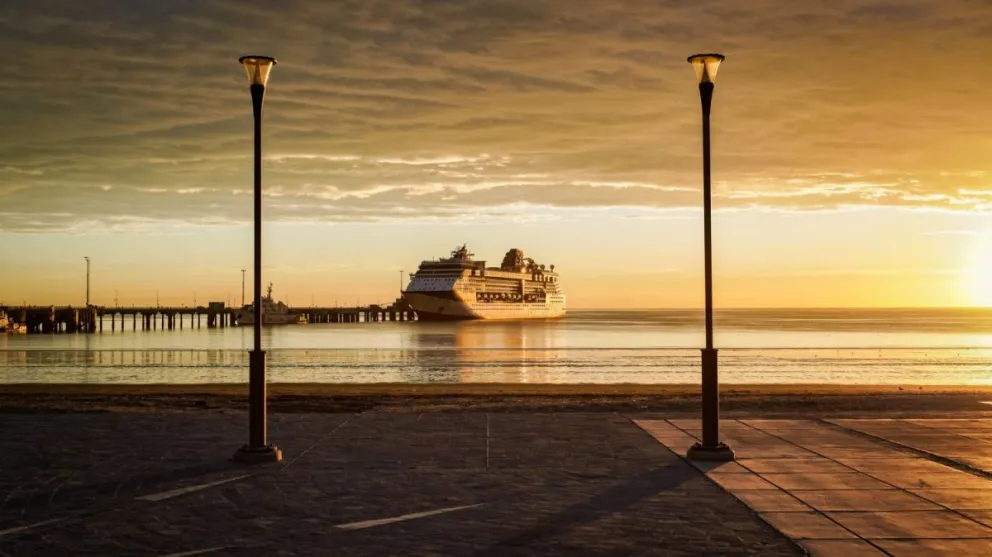 Temporada de Cruceros: El Celebrity Infinity llegó a Puerto Madryn 