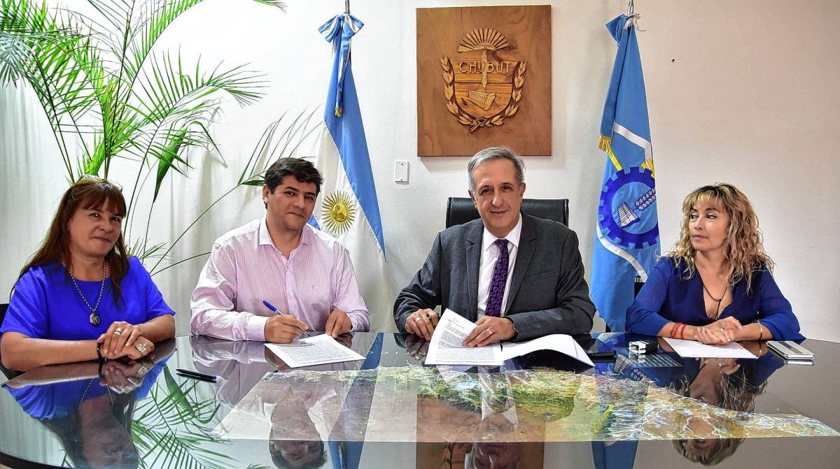 El Ministerio de Economía firmó convenio de pasantías con la Facultad de Ciencias Económicas de la UNPSJB