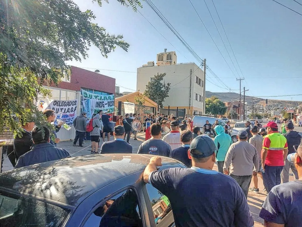 Trabajadores de SUTIAGA se movilizaron y reclamaron por la normalización de elecciones