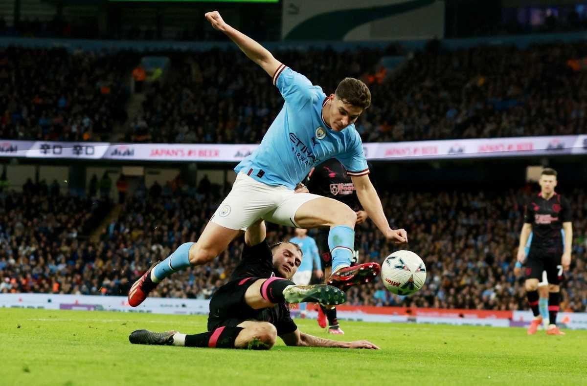 Julián Álvarez marcó dos tantos en la goleada del Manchester City