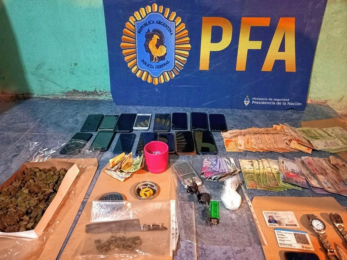 La Policía Federal allanó en Trelew la casa de un vendedor de drogas y le incautó marihuana, cocaína, dinero y un revólver