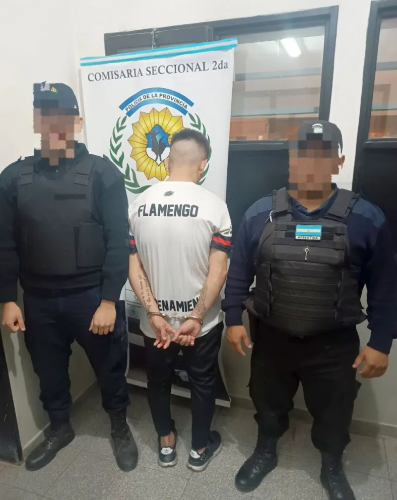 Lo dejaron terminar un partido de fútbol y luego lo detuvieron por tener captura por rebelde