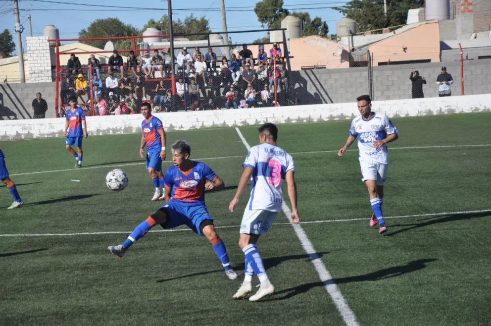 Newbery goleó a la C.A.I. para seguir bien arriba