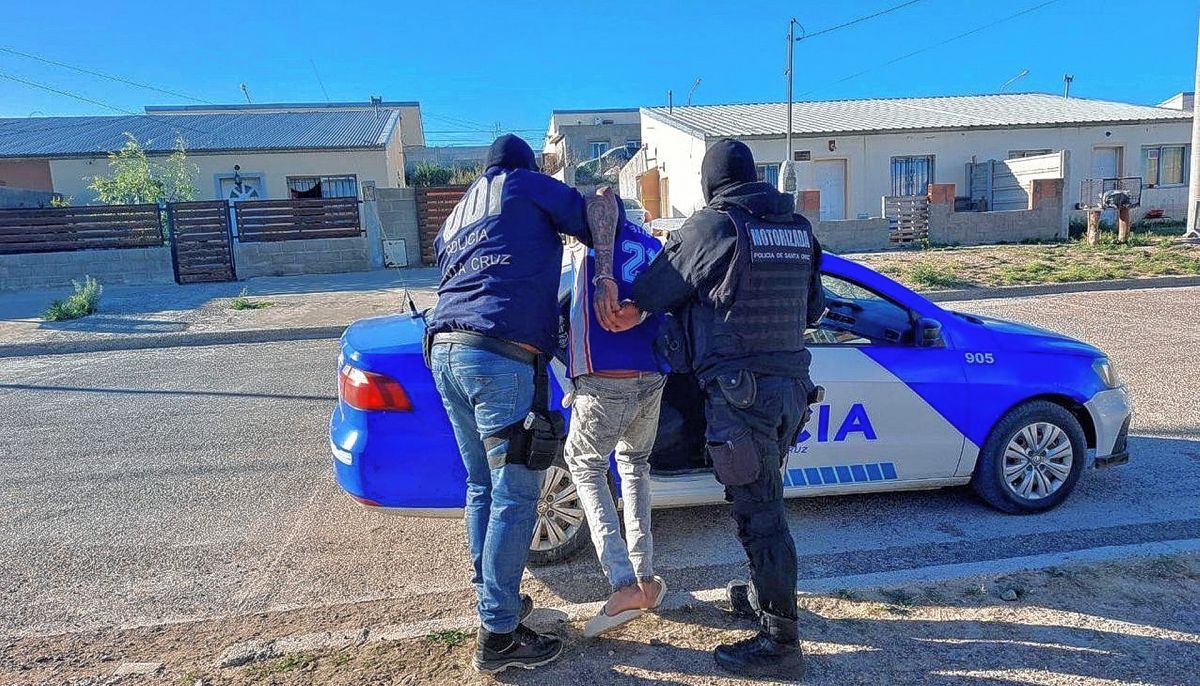 En espectacular operativo la policía secuestró drogas y gran cantidad de dinero en Deseado