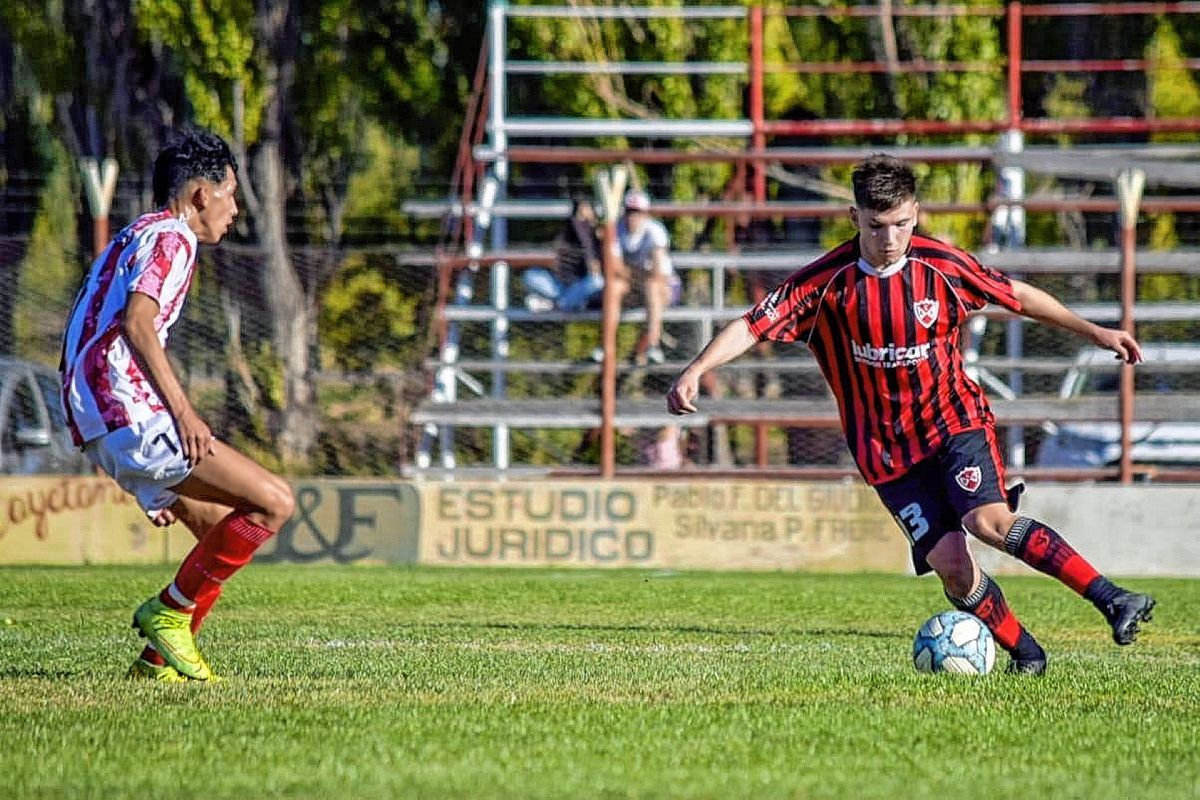 Deportivo Sarmiento goleó y sigue arriba