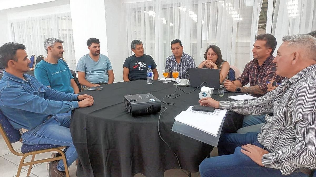 Los Petroleros recorrieron yacimientos junto a autoridades de la SRT