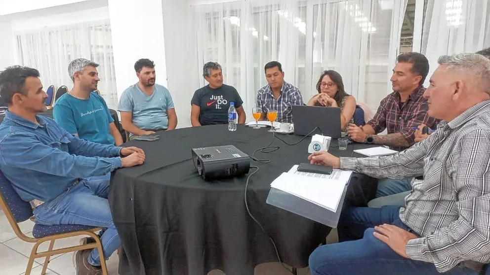 Los Petroleros recorrieron yacimientos junto a autoridades de la SRT