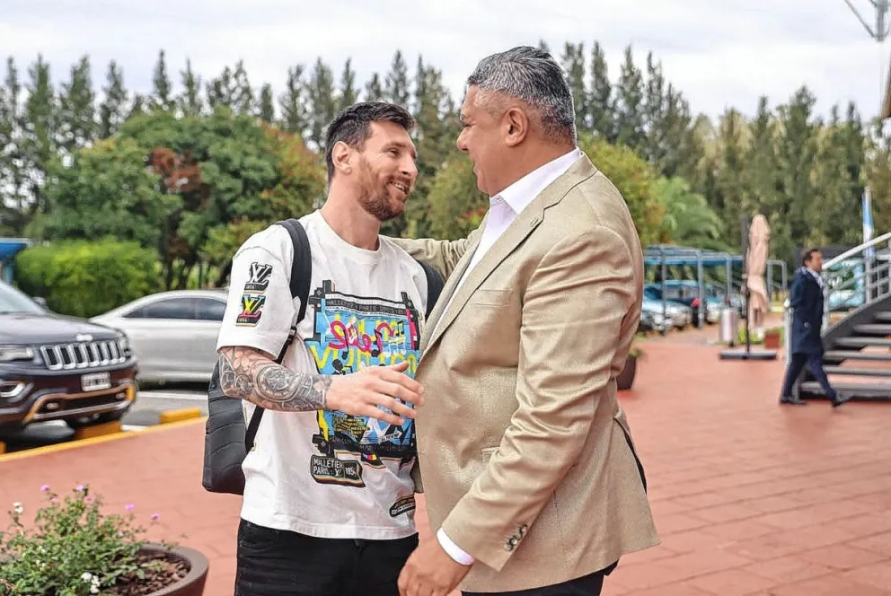 Con Messi a la cabeza, los campeones del mundo llegaron a la Argentina para celebrar el título con los hinchas
