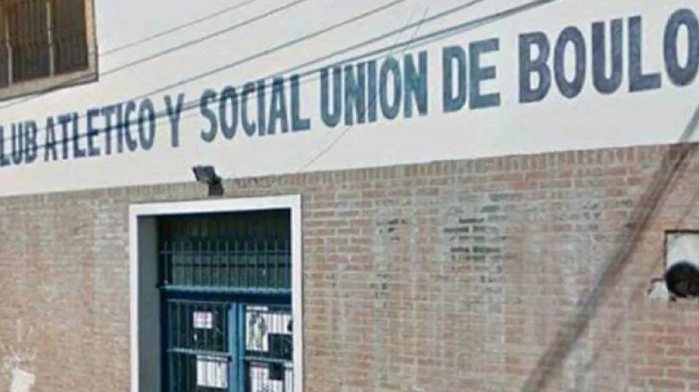Terror en San Isidro: entró a los disparos en un club de barrio e hirió a una nena de 4 años y a un hombre
