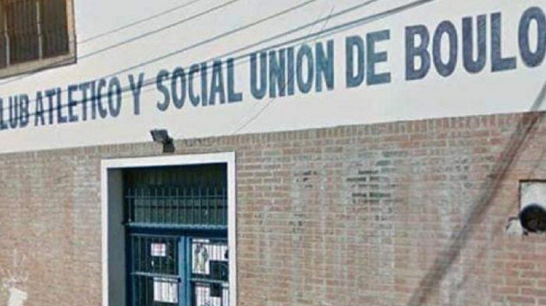Terror en San Isidro: entró a los disparos en un club de barrio e hirió a una nena de 4 años y a un hombre