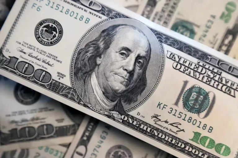 Imparable suba del dólar blue a medida que se acercan las elecciones