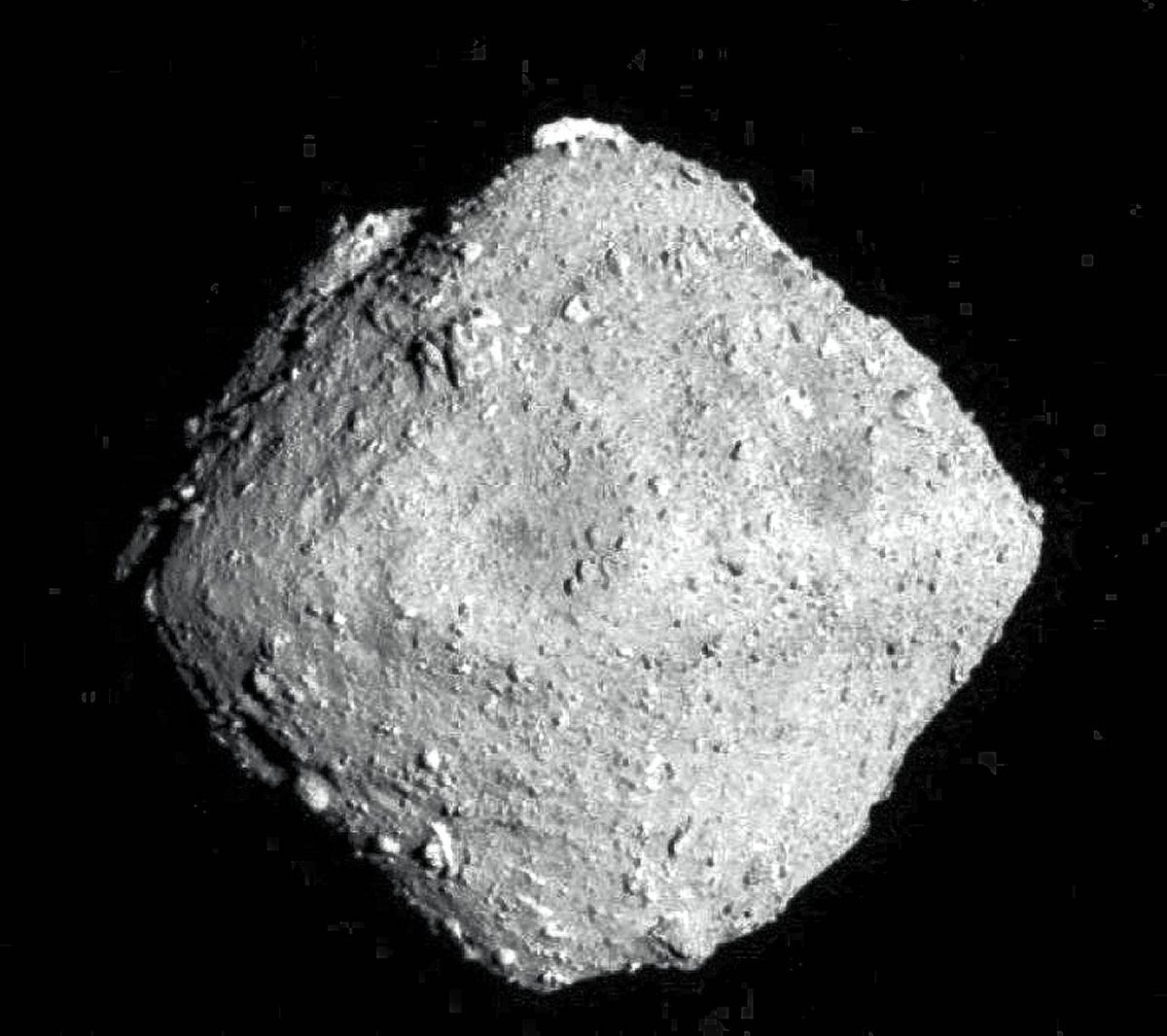 Hallaron rastros en un asteroide que indican que la vida en la Tierra provino del espacio