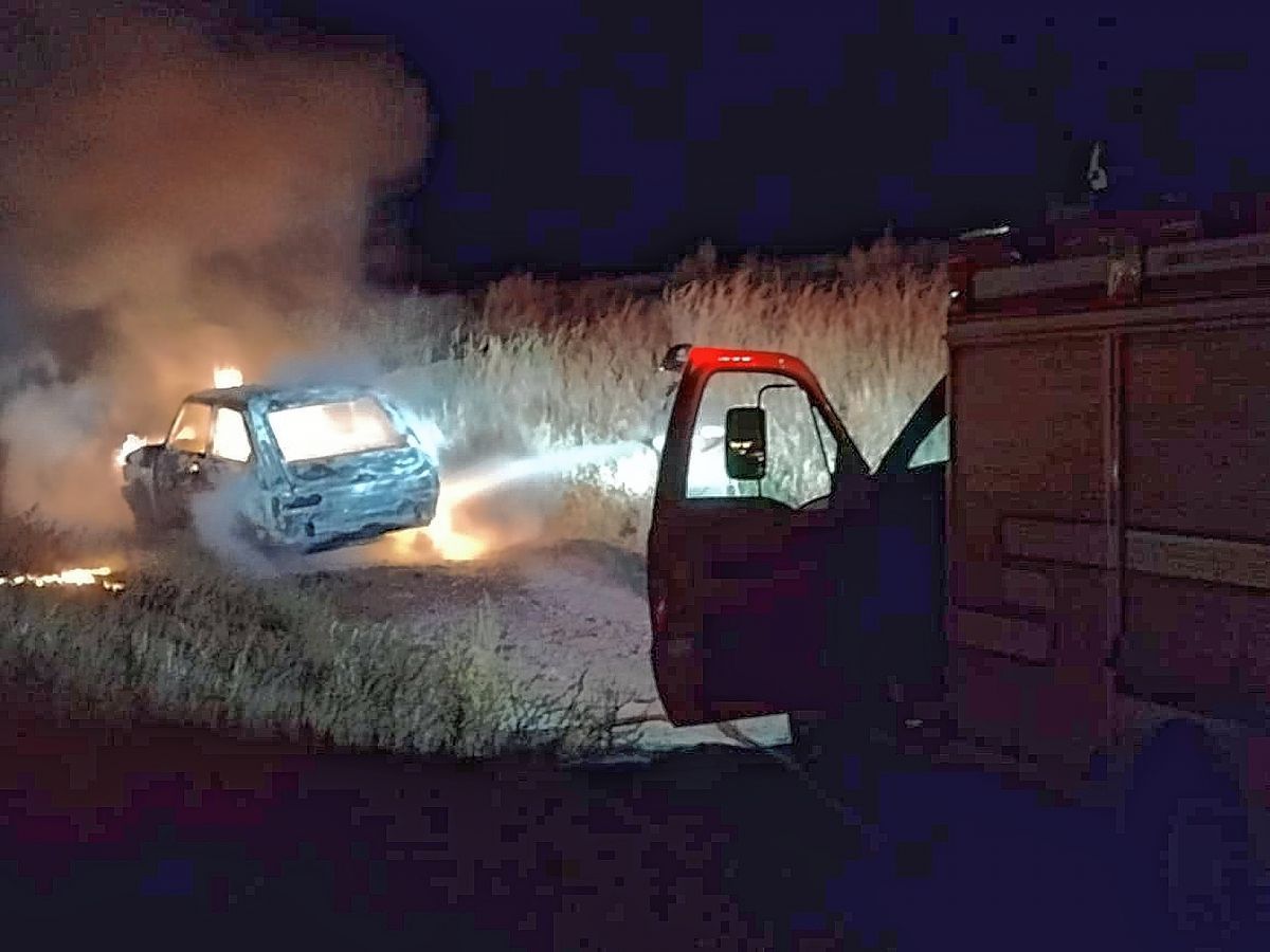 Le roban a joven transportista el coche del frente de su casa y luego lo incendian en descampado cercano