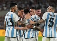Argentina se estrenó como Campeón del Mundo con un triunfo por 2 a 0 sobre Panamá