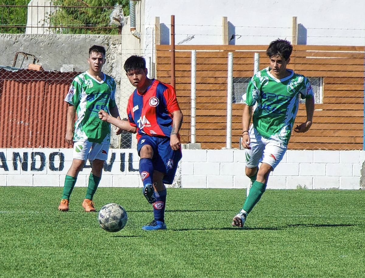 La CAI, Petroquímica, Saavedra y Stella son punteros