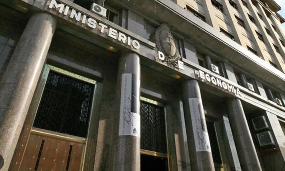 Créditos para economías regionales y jubilados, los anuncios que prepara Economía