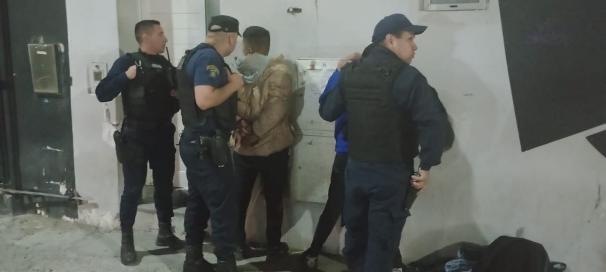 Un joven de 21 años y un menor terminaron en la comisaría luego de apuñalar a un hombre
