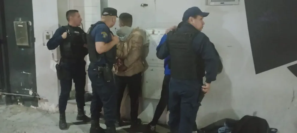 Un joven de 21 años y un menor terminaron en la comisaría luego de apuñalar a un hombre