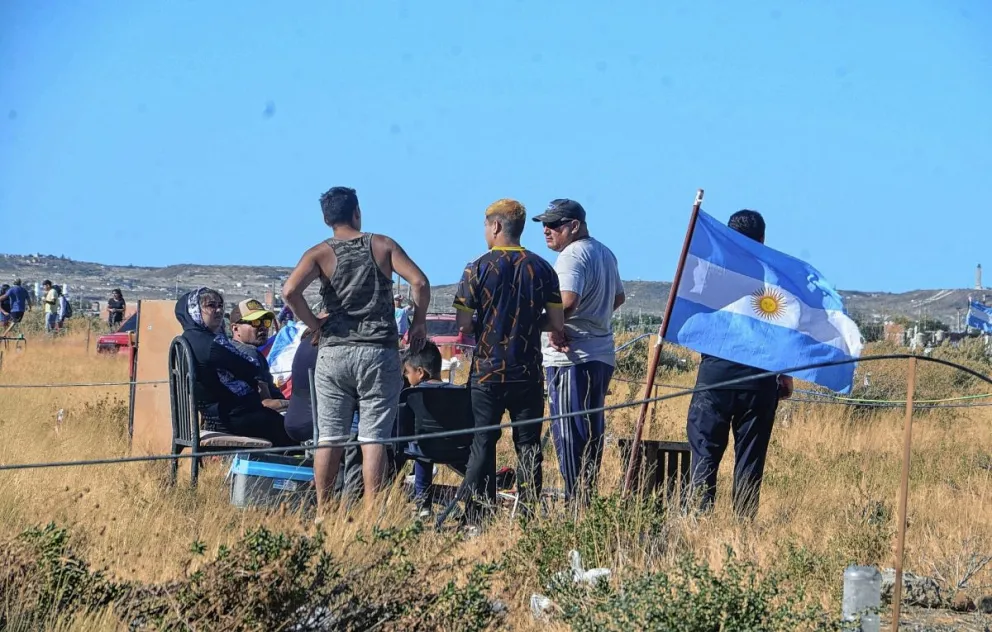Corridas, pedradas e insultos en otra ocupación de tierras en el barrio Próspero Palazzo