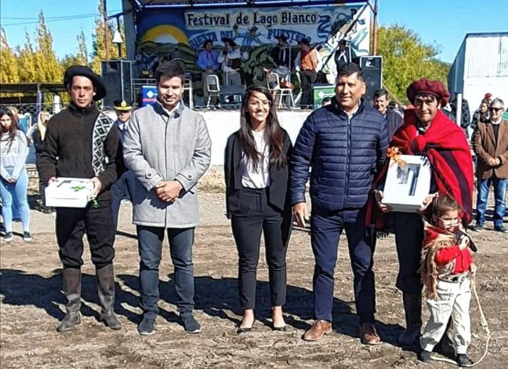 Lago Blanco recibió aportes económicos durante la Fiesta Provincial del Puestero