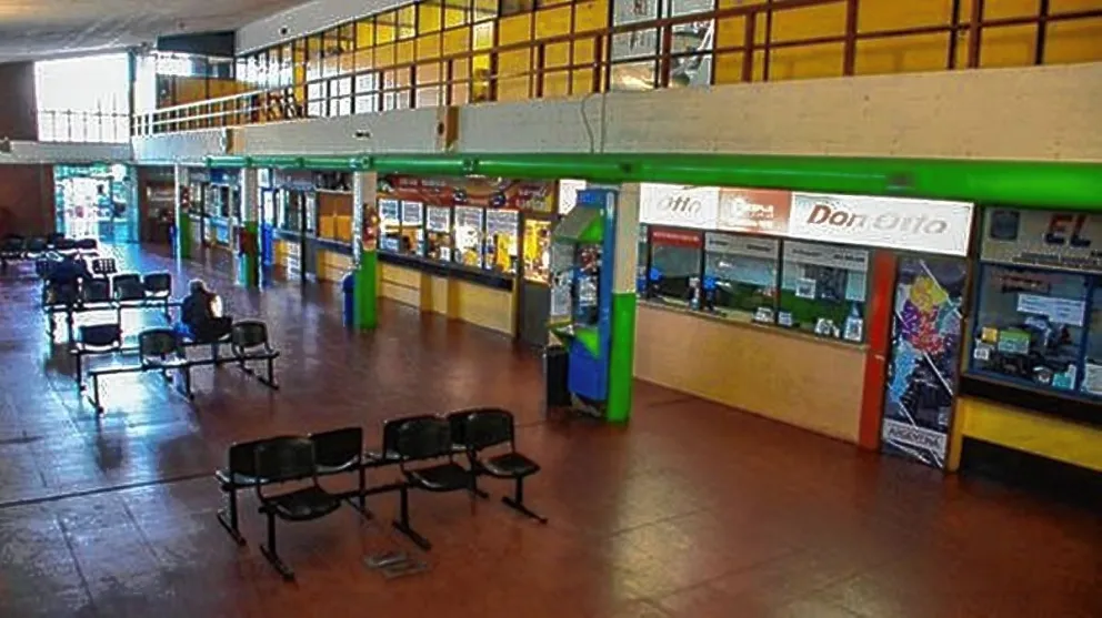 Le robaron en la terminal de Trelew a un mochilero y lo dejaron con lo puesto