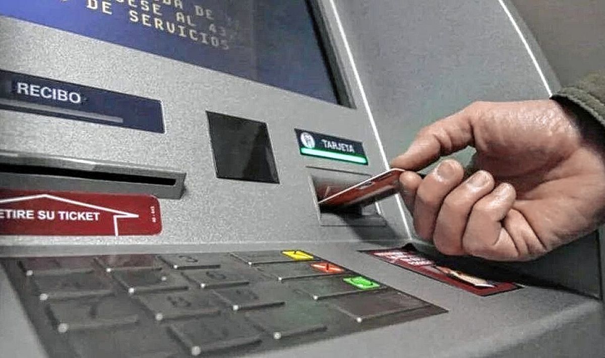 A un policía retirado le robaron en Gan Gan cerca de medio millón de pesos de la caja de ahorro