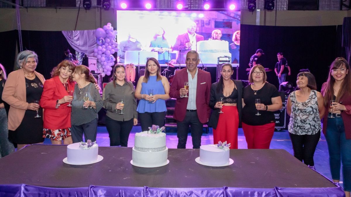 Agasajo a mujeres en Cañadón Seco