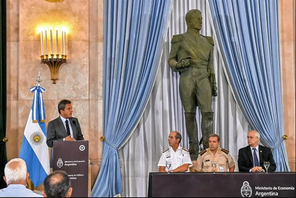 Massa y Taiana anunciaron la jerarquización salarial de las Fuerzas Armadas