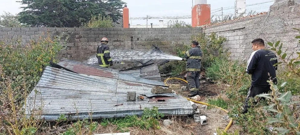 Bombero resultó lesionado cuando intentaba sofocar un incendio en Deseado