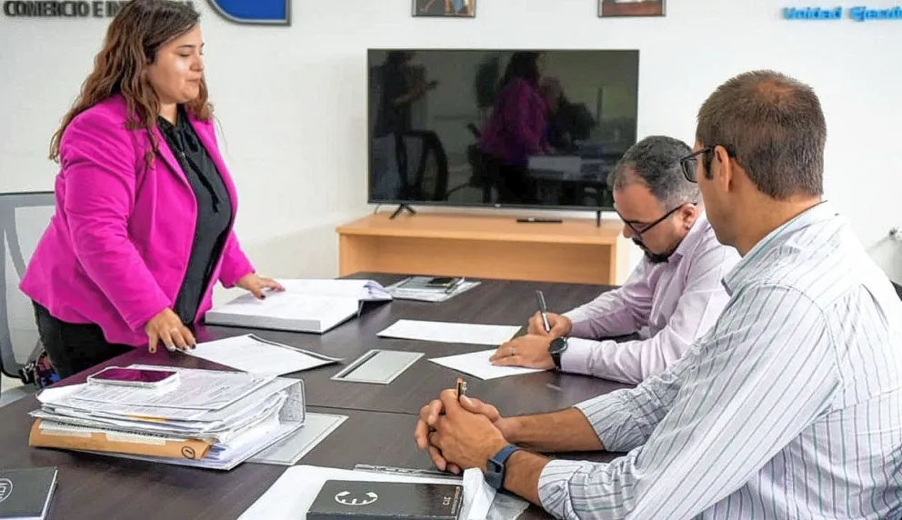 Firman convenio para la construcción de un galpón en el puerto deseadense