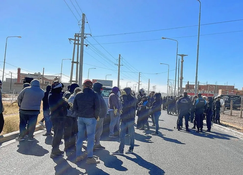 Negociación, amenazas y un desalojo que no fue en la primera ocupación