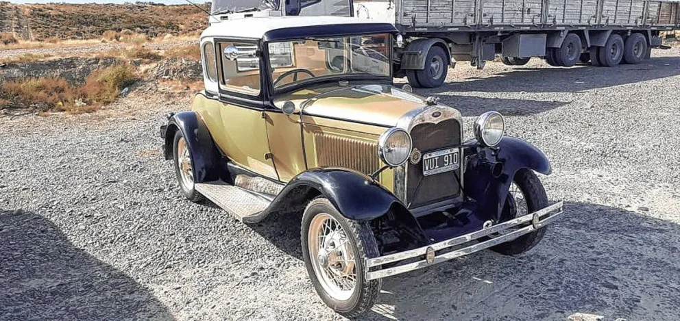 El Club de Autos Clásicos de la Patagonia realiza un homenaje a los héroes de Malvinas