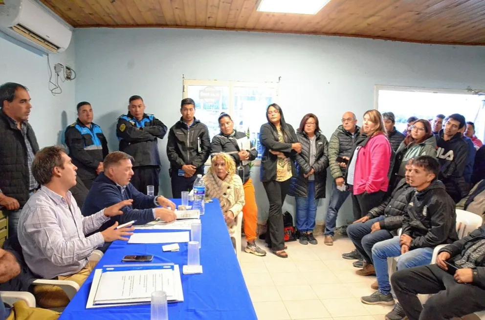 El intendente escuchó planteos de vecinos de Los Tres Pinos por el gas y se acordó una reunión con Camuzzi