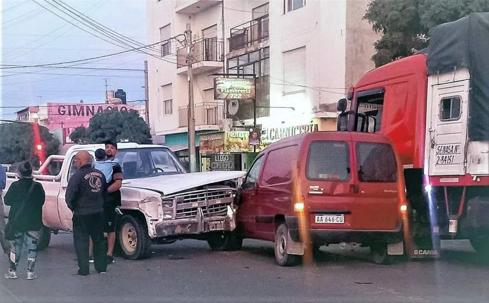 Menor lastimado tras triple choque en zona norte de Trelew