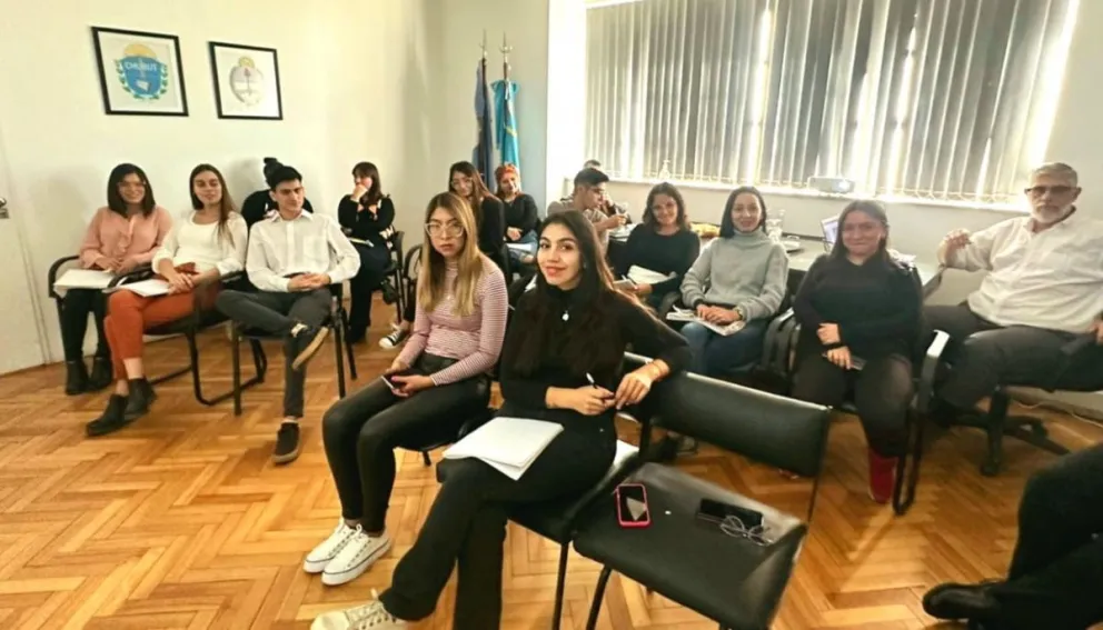 Jornada de Resolución Alternativa de Conflictos a pasantes de Fiscalía