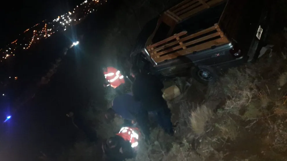 Una mujer despistó su camioneta en el camino Roque González
