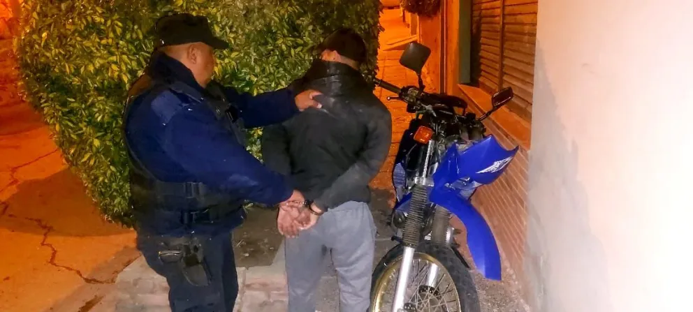 Quiso robar una motocicleta y lo detuvieron 