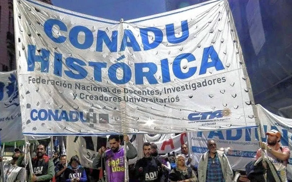 Los docentes universitarios continuarán con las medidas de reclamo por la apertura de paritarias