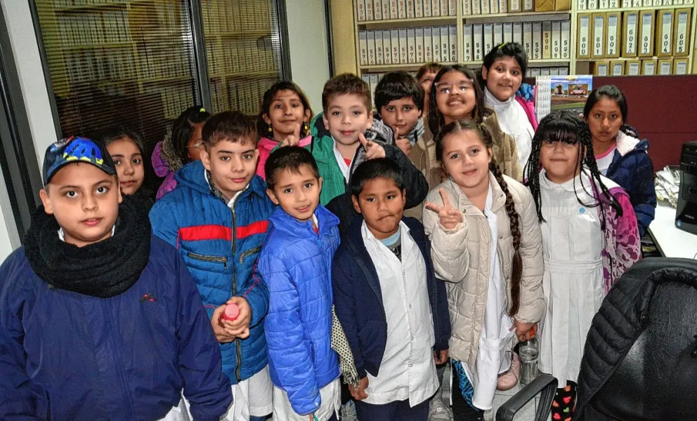 Alumnos de la Escuela Provincial N° 154 recorrieron las instalaciones de Crónica
