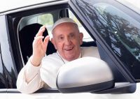 El papa Francisco fue dado de alta y regresó al Vaticano