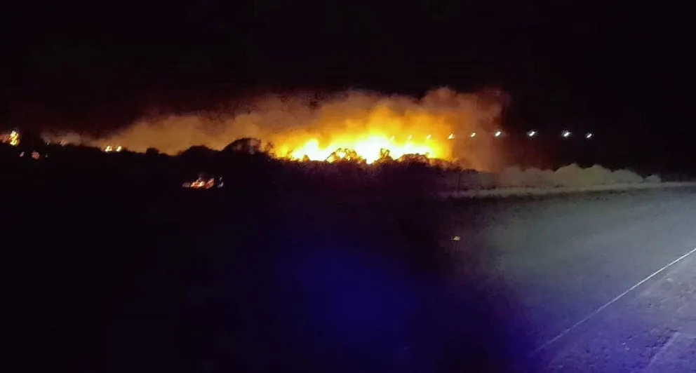 Sofocaron incendio de grandes proporciones cerca de El Faro